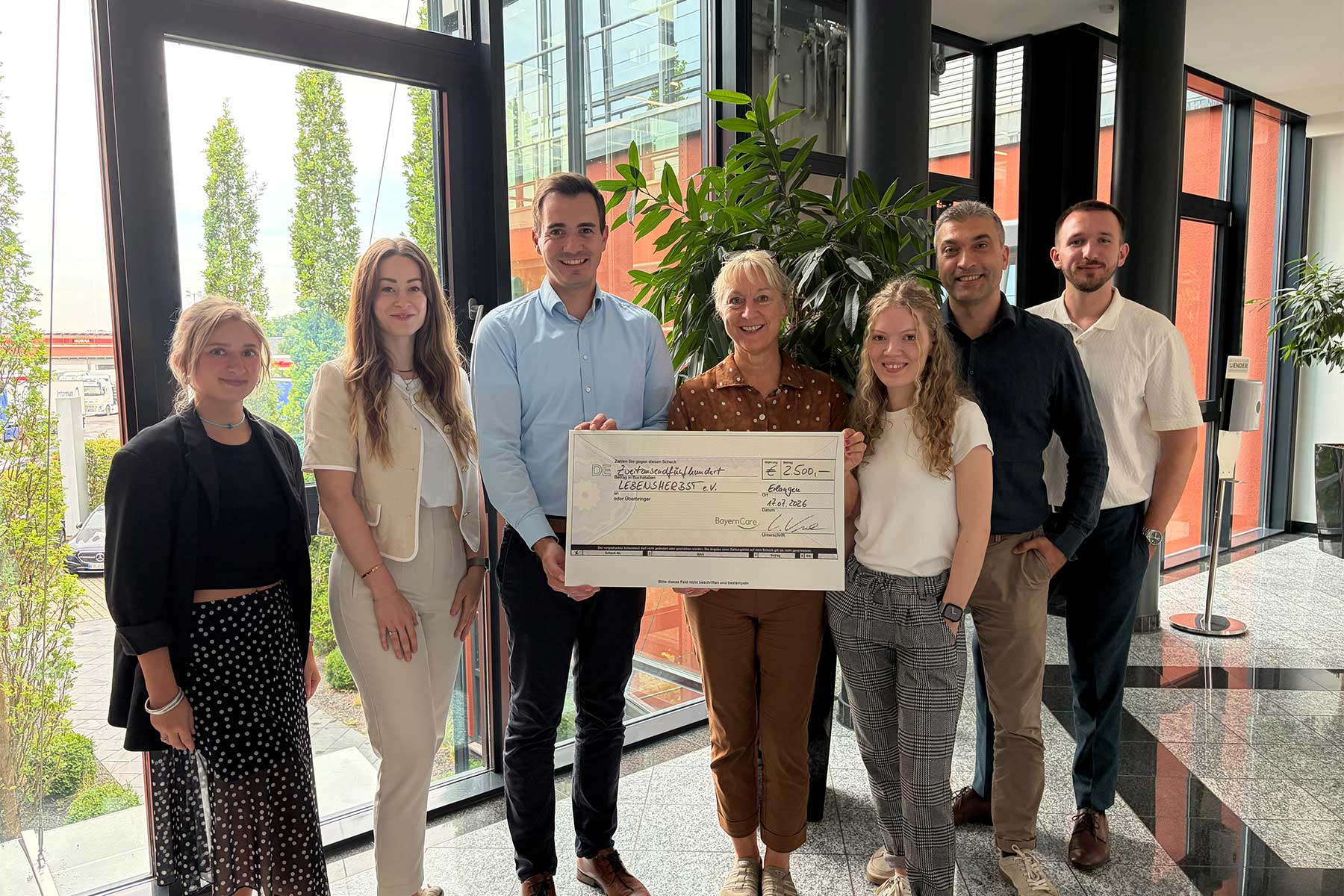 BayernCare spendet 2.500 Euro an Lebensherbst